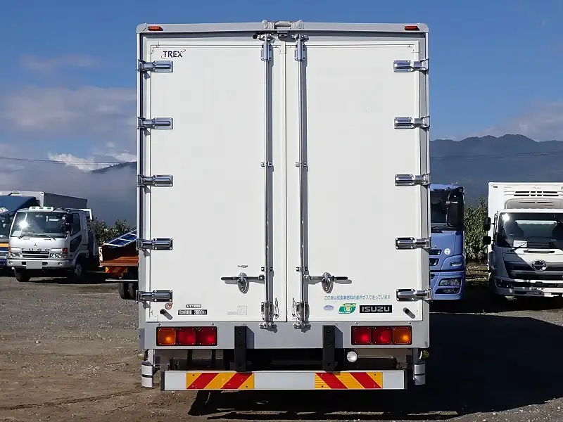 いすゞ フォワード 中型/増トン ウイング エアサス ベッドの中古トラック画像4