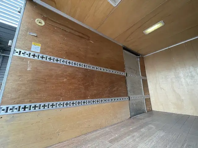 いすゞ エルフ 小型 アルミバン サイドドア 3枚観音の中古トラック画像8