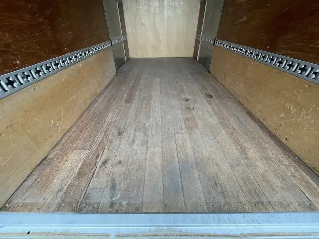 いすゞ エルフ 小型 アルミバン サイドドア 3枚観音の中古トラック画像7