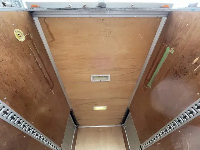 いすゞ エルフ 小型 アルミバン サイドドア 3枚観音の中古トラック画像10