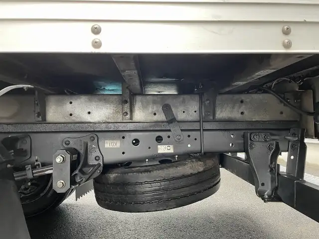 いすゞ エルフ 小型 アルミバン サイドドア 3枚観音の中古トラック画像像17