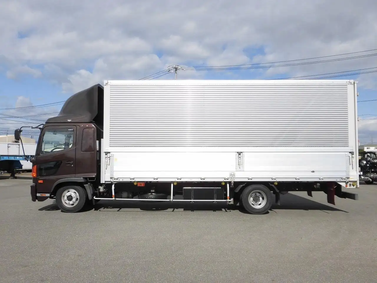 日野 レンジャー 中型/増トン ウイング エアサス ベッドの中古トラック画像6