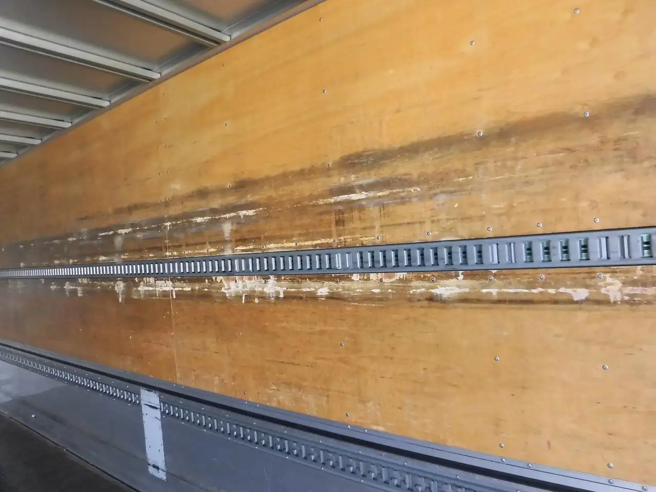 日野 レンジャー 中型/増トン ウイング エアサス ベッドの中古トラック画像8