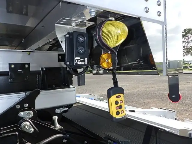 日野 レンジャー 中型/増トン 冷凍冷蔵 パワーゲート 床アルミの中古トラック画像10