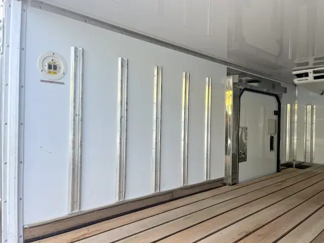 三菱 キャンター 小型 冷凍冷蔵 中温 サイドドアの中古トラック画像8