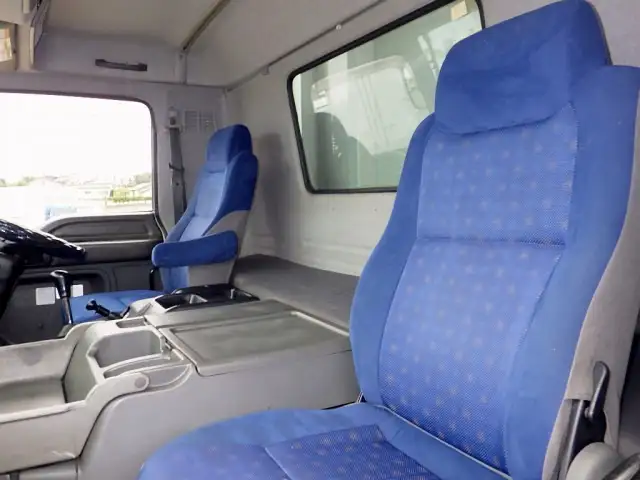 いすゞ ギガ 大型 ウイング エアサス ベッドの中古トラック画像11