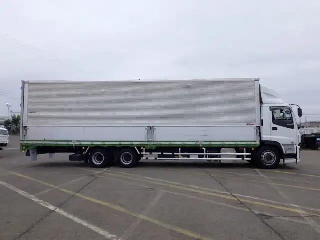 いすゞ ギガ 大型 ウイング エアサス ベッドの中古トラック画像2