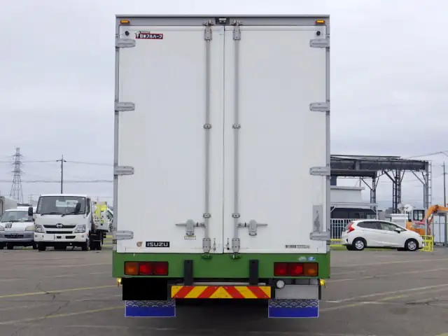 いすゞ ギガ 大型 ウイング エアサス ベッドの中古トラック画像4