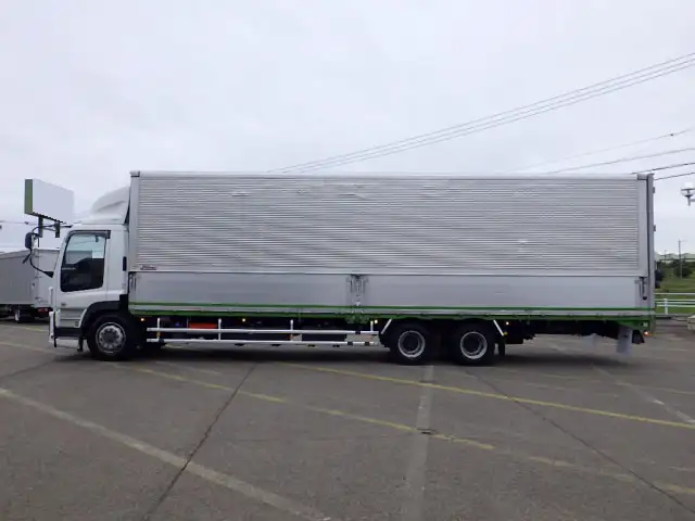 いすゞ ギガ 大型 ウイング エアサス ベッドの中古トラック画像5