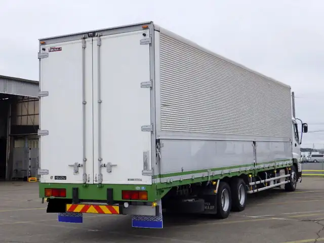 いすゞ ギガ 大型 ウイング エアサス ベッドの中古トラック画像3