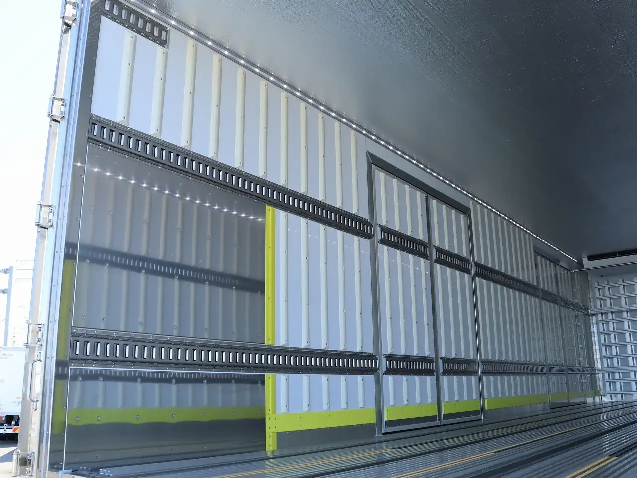 三菱 スーパーグレート 大型 冷凍冷蔵 ハイルーフ 低温の中古トラック画像5