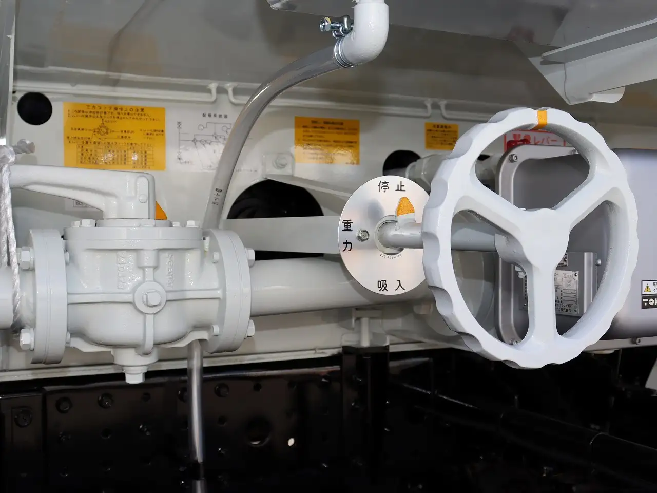 三菱 キャンター 小型 タンク車 ローリー 2PG-FEA80の中古トラック画像11