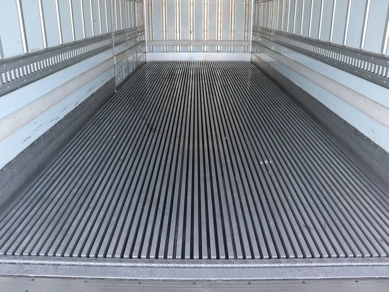 日野 レンジャー 中型/増トン 冷凍冷蔵 低温 パワーゲートの中古トラック画像5