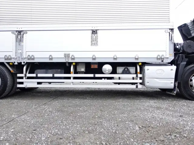 日産UD クオン 大型 ウイング エアサス ベッドの中古トラック画像15