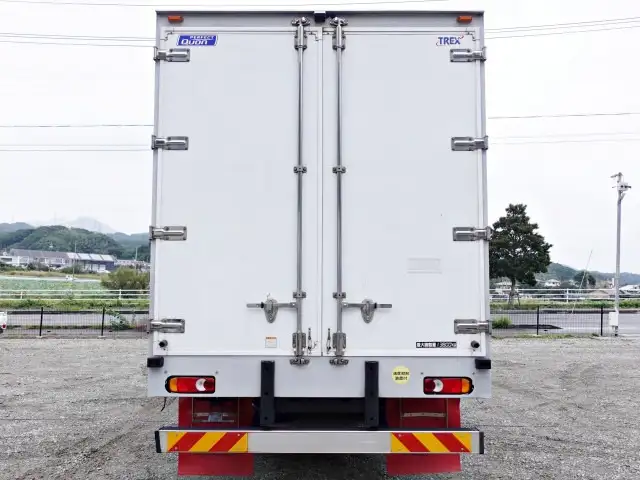 日産UD クオン 大型 ウイング エアサス ベッドの中古トラック画像4