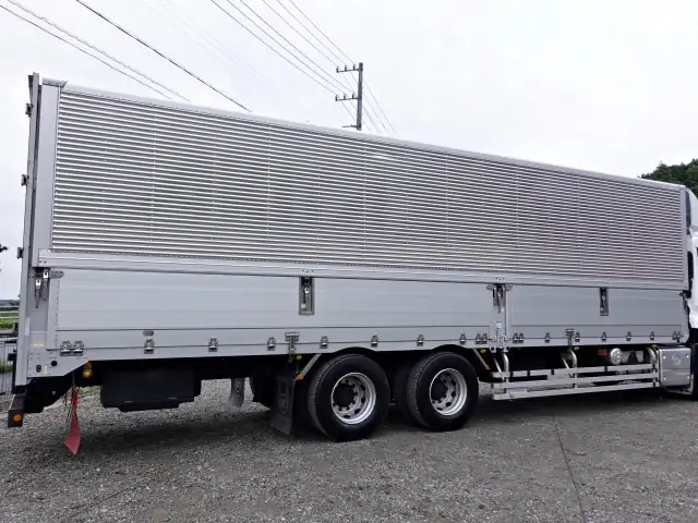 日産UD クオン 大型 ウイング エアサス ベッドの中古トラック画像6