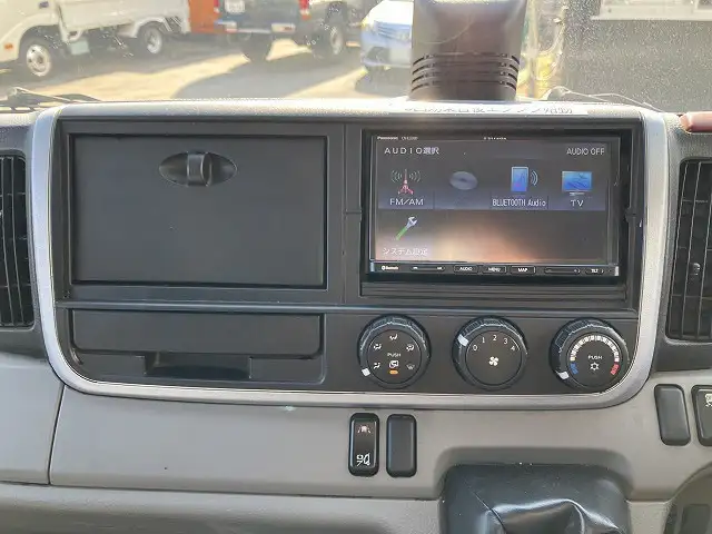 三菱 キャンター 小型 平ボディ Wキャブ 床鉄板の中古トラック画像13