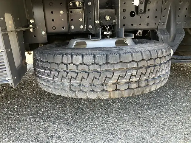 三菱 キャンター 小型 平ボディ Wキャブ 床鉄板の中古トラック画像16