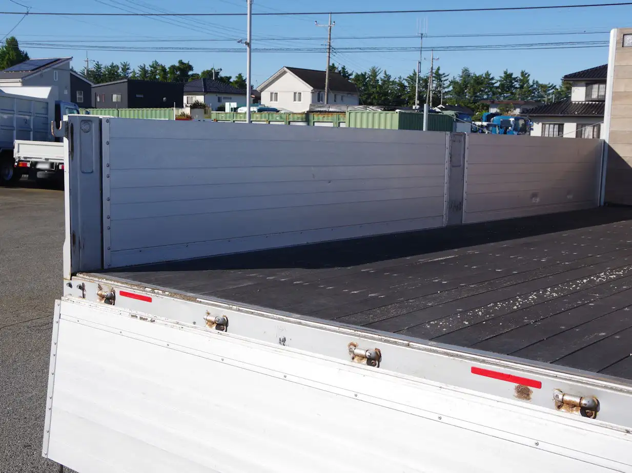 いすゞ フォワード 中型/増トン 平ボディ アルミブロック ベッドの中古トラック画像9