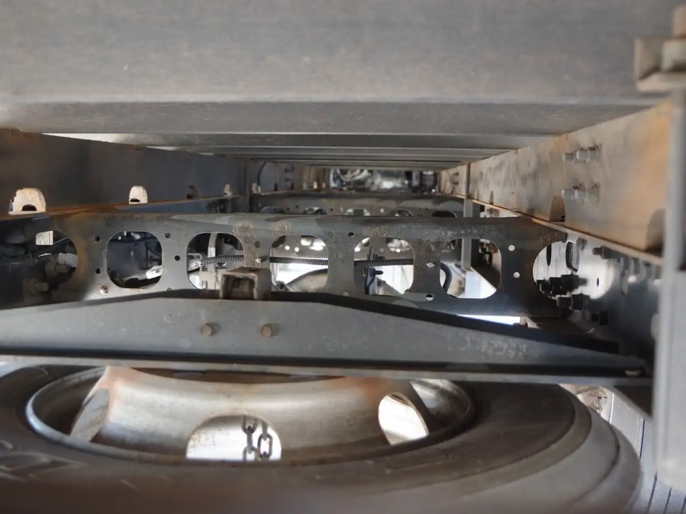 いすゞ フォワード 中型/増トン 平ボディ アルミブロック ベッドの中古トラック画像19