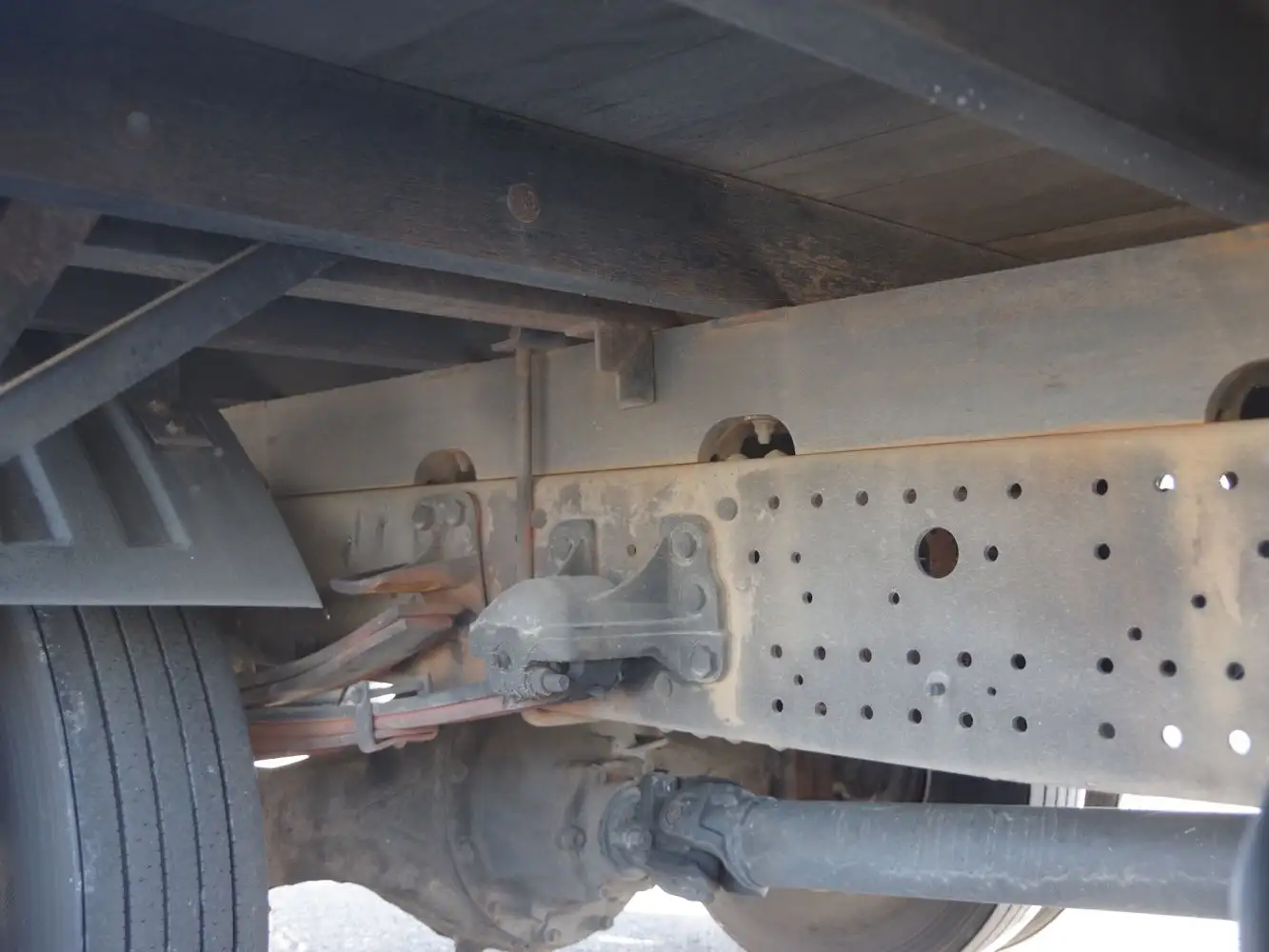 いすゞ フォワード 中型/増トン 平ボディ アルミブロック ベッドの中古トラック画像16