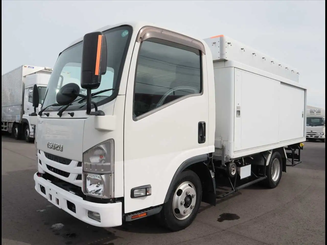 いすゞ エルフ 小型 アルミバン ボトルカー サイドドアの中古トラック画像1