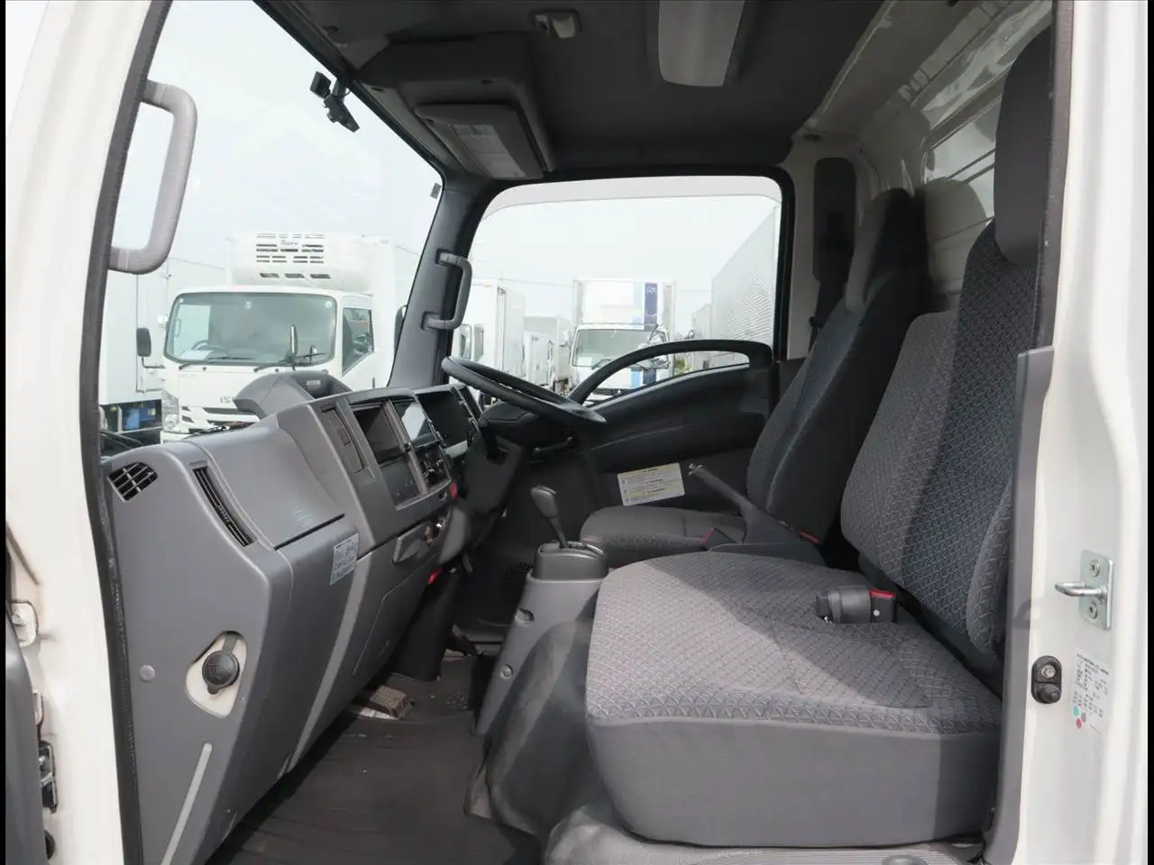 いすゞ エルフ 小型 アルミバン ボトルカー サイドドアの中古トラック画像11