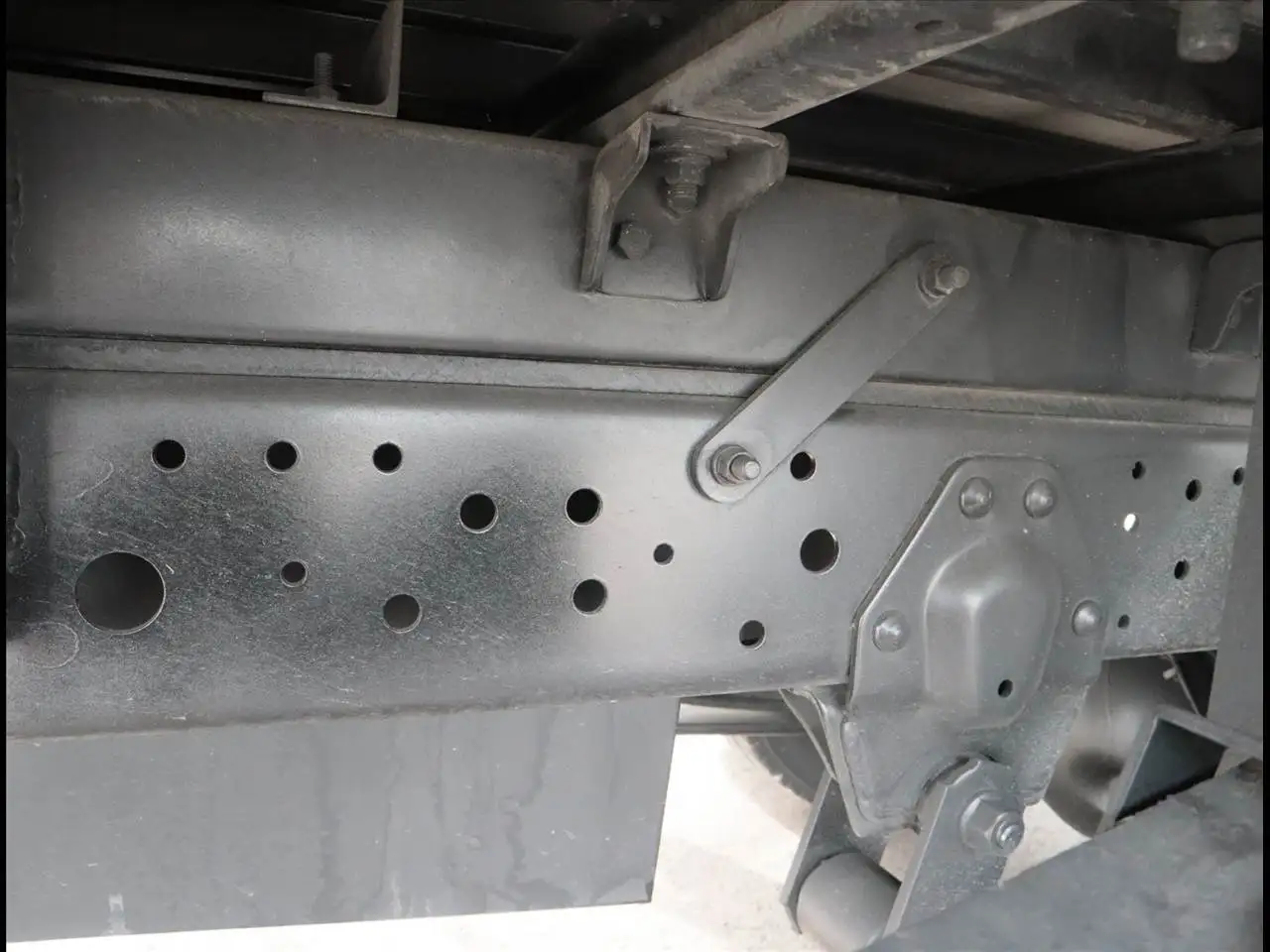 いすゞ エルフ 小型 アルミバン ボトルカー サイドドアの中古トラック画像18