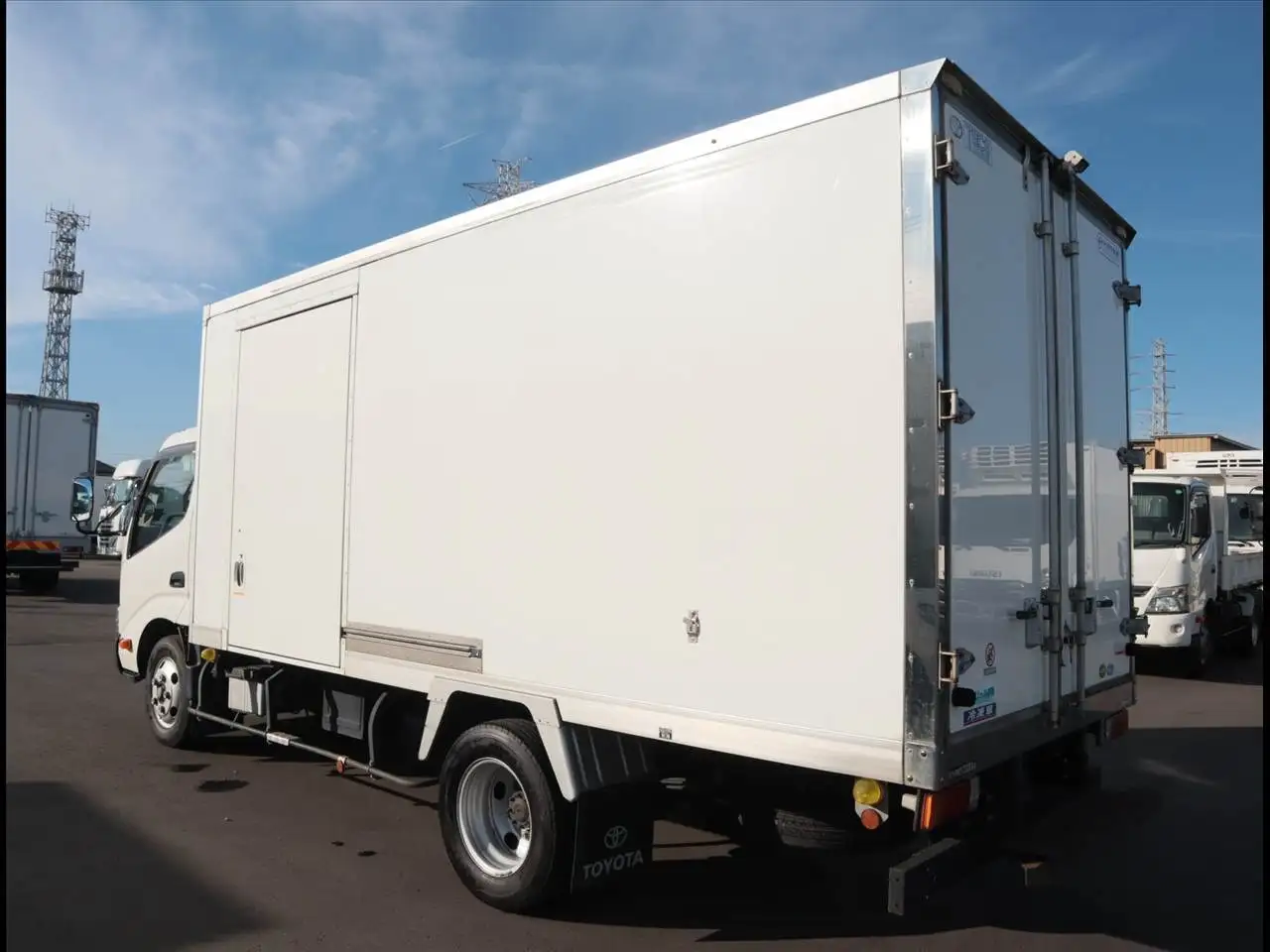 トヨタ ダイナ 小型 冷凍冷蔵 中温 床ステンの中古トラック画像4