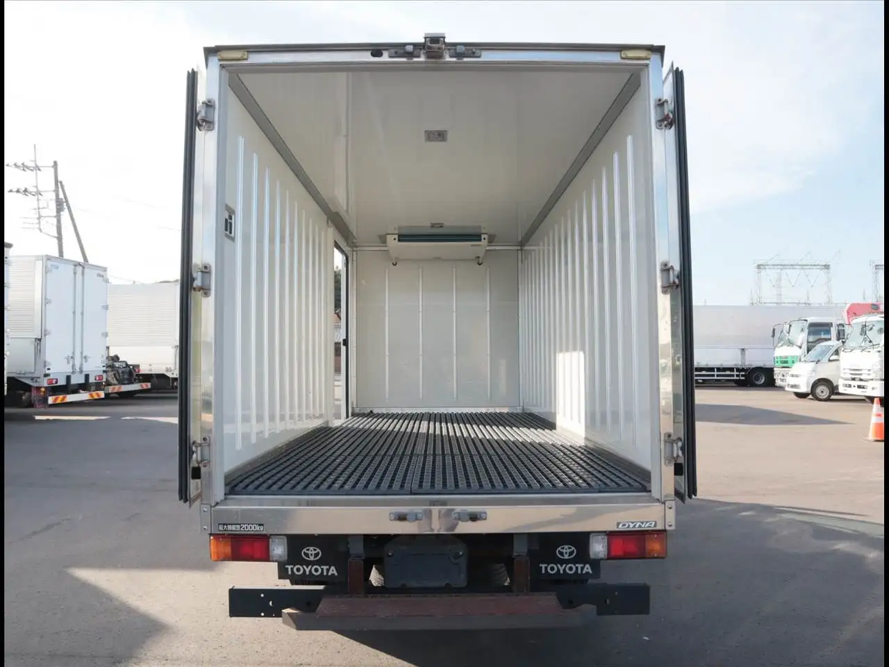 トヨタ ダイナ 小型 冷凍冷蔵 中温 床ステンの中古トラック画像6