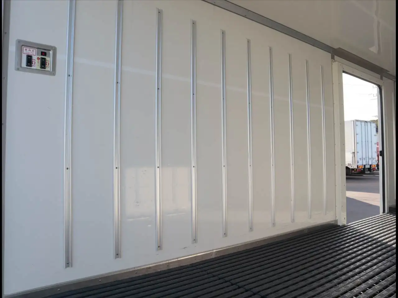 トヨタ ダイナ 小型 冷凍冷蔵 中温 床ステンの中古トラック画像7