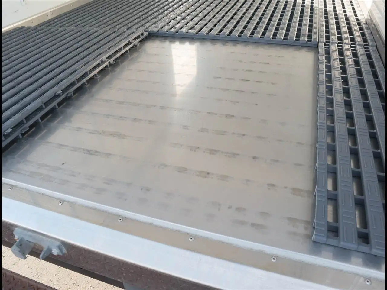 トヨタ ダイナ 小型 冷凍冷蔵 中温 床ステンの中古トラック画像9