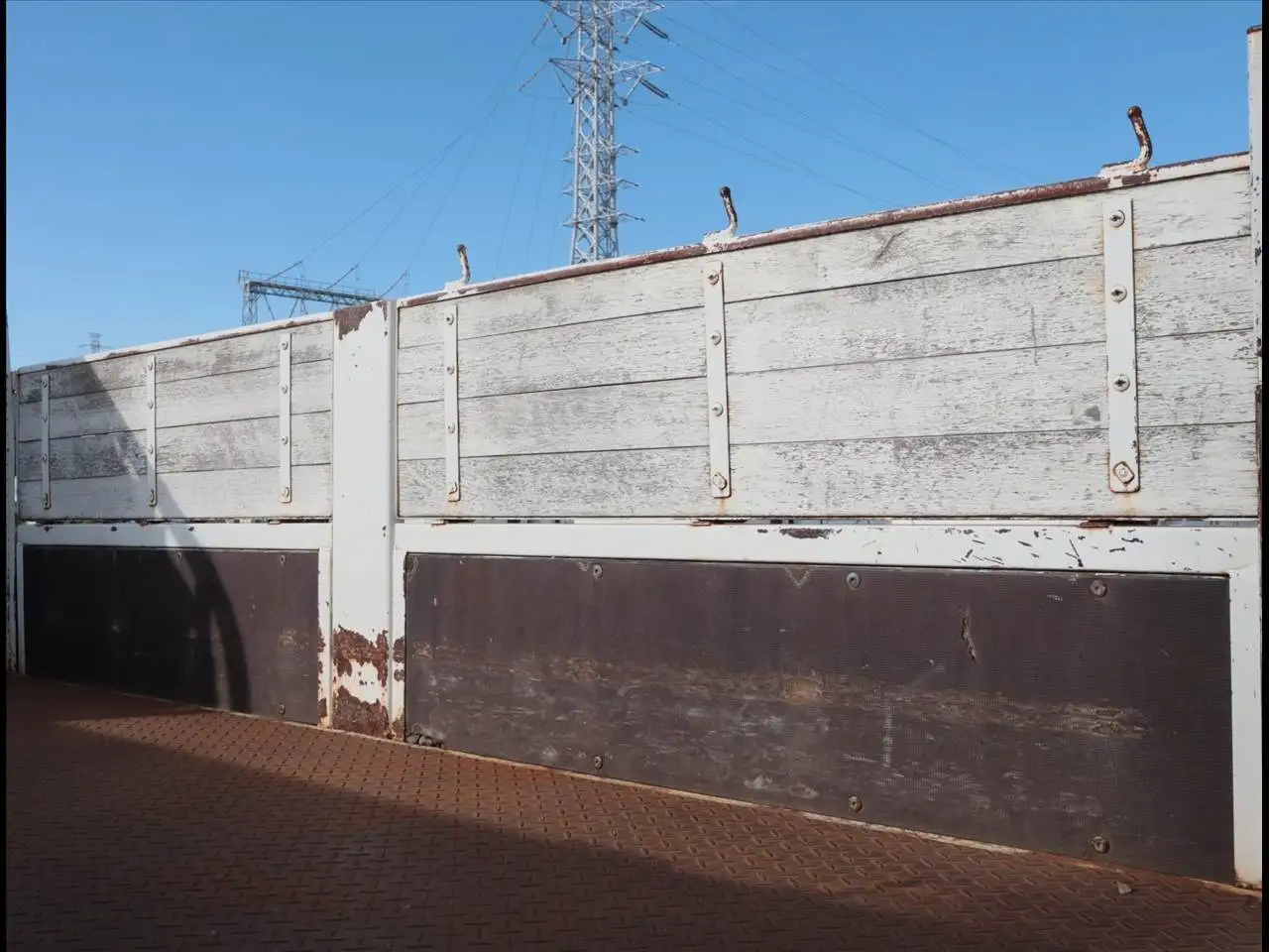 日野 デュトロ 小型 平ボディ パワーゲート 床鉄板の中古トラック画像10