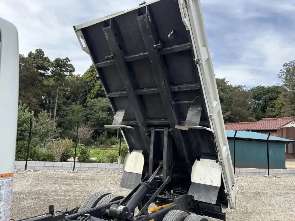 三菱 キャンター 小型 ダンプ カスタム 2PG-FBA30の中古トラック画像16