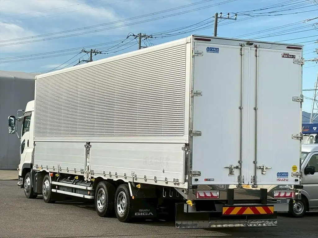 いすゞ ギガ 大型 ウイング ハイルーフ エアサスの中古トラック画像4