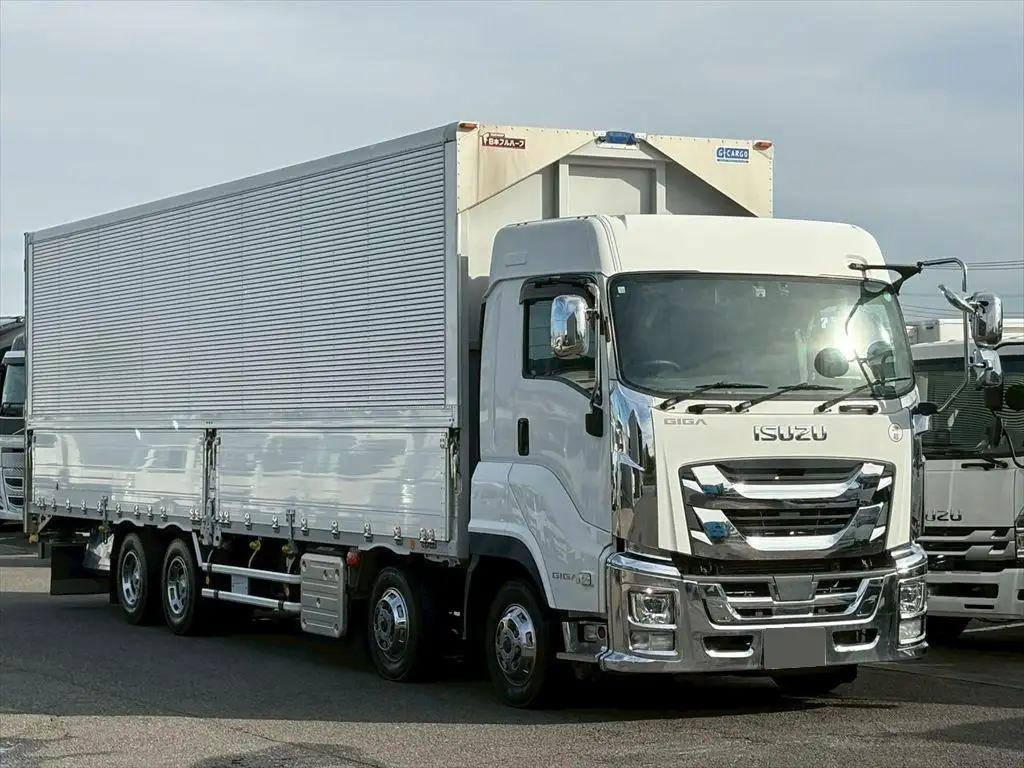 いすゞ ギガ 大型 ウイング ハイルーフ エアサスの中古トラック画像2