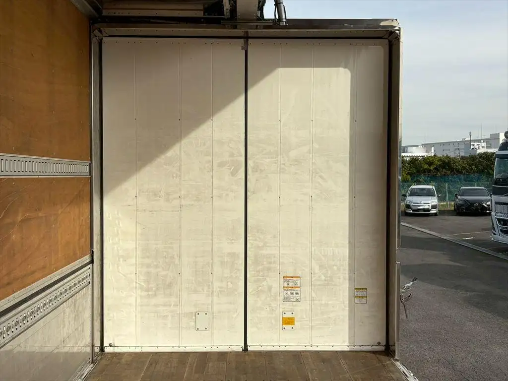 いすゞ ギガ 大型 ウイング ハイルーフ エアサスの中古トラック画像11