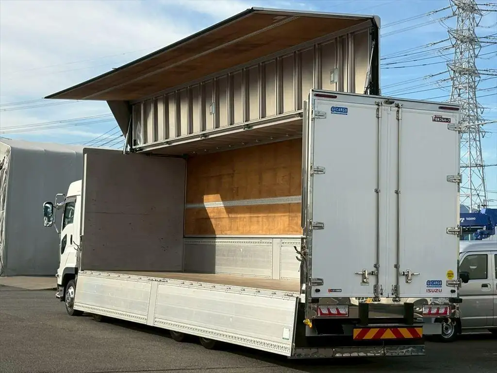 いすゞ ギガ 大型 ウイング ハイルーフ エアサスの中古トラック画像6