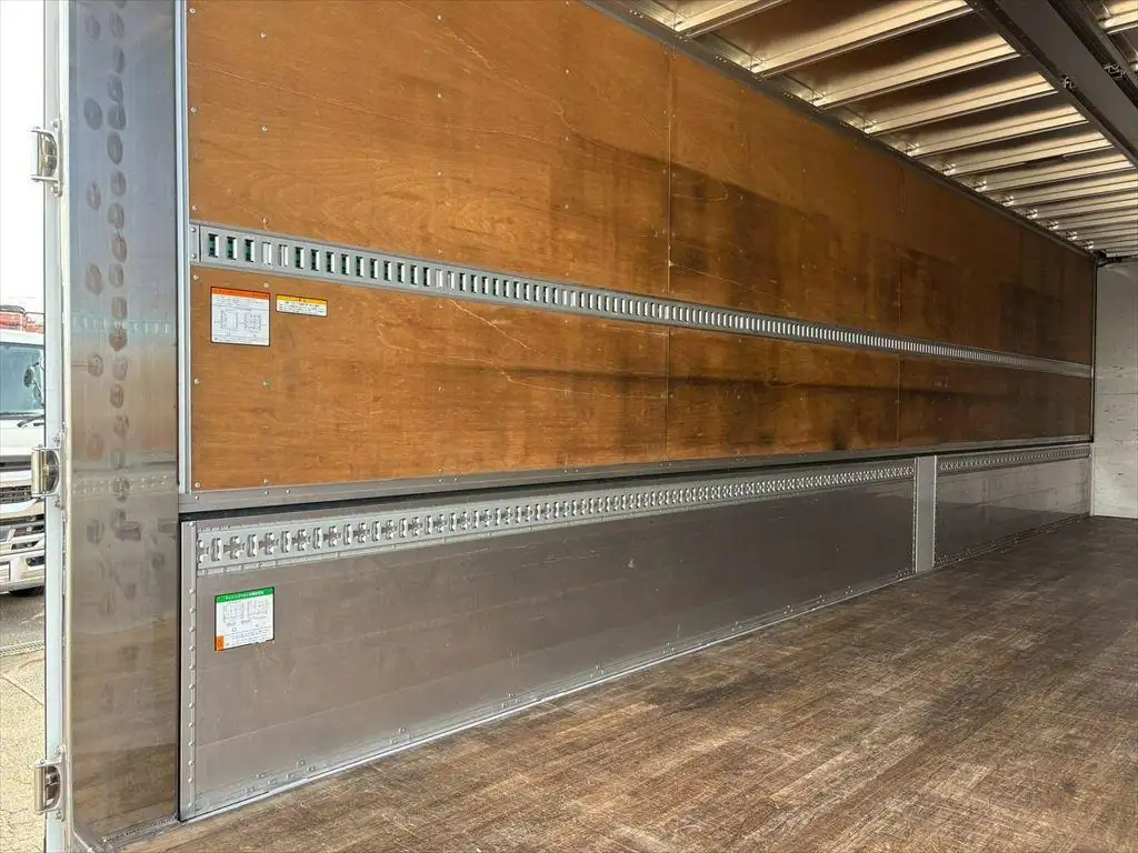 いすゞ ギガ 大型 ウイング ハイルーフ エアサスの中古トラック画像9