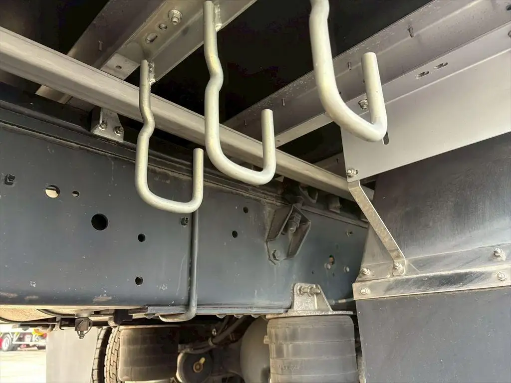 いすゞ ギガ 大型 ウイング ハイルーフ エアサスの中古トラック画像16