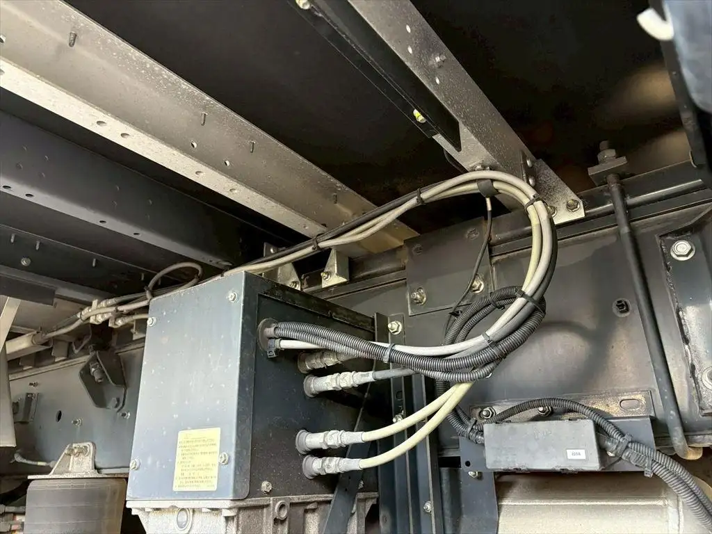 いすゞ ギガ 大型 ウイング ハイルーフ エアサスの中古トラック画像18