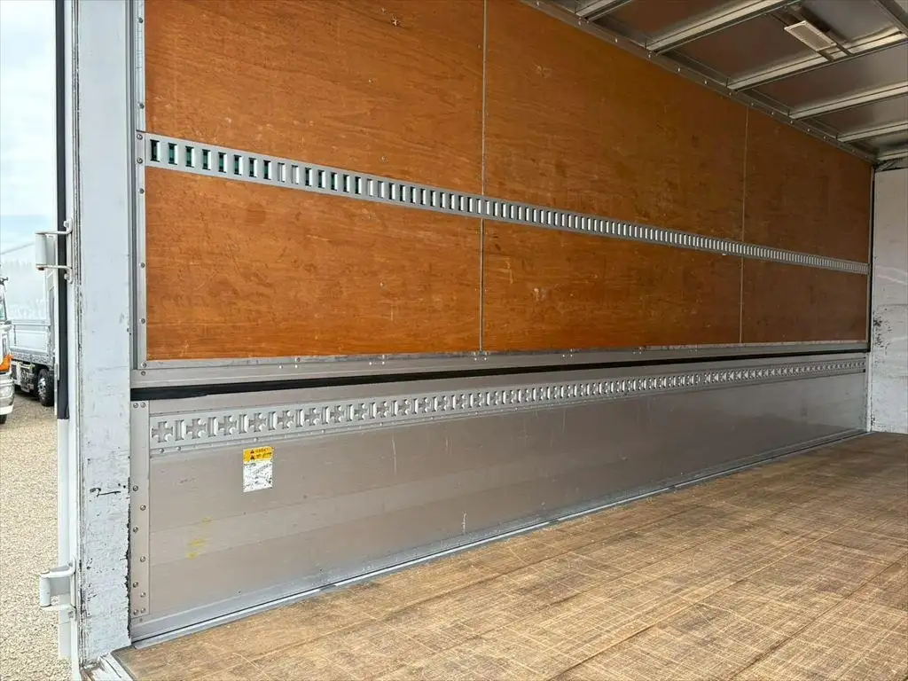 三菱 ファイター 中型/増トン ウイング ベッド 2KG-FK62FZの中古トラック画像9