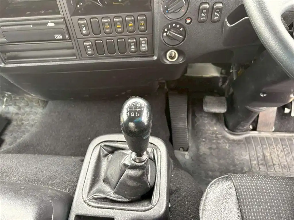 三菱 ファイター 中型/増トン ウイング ベッド 2KG-FK62FZの中古トラック画像13