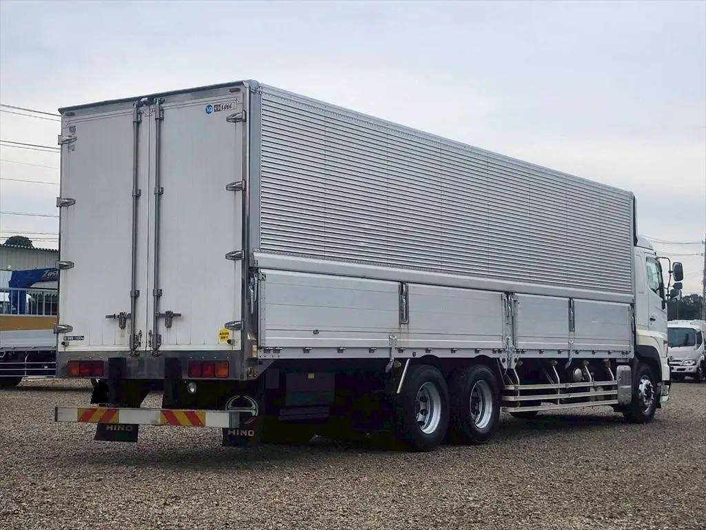 日野 プロフィア 大型 ウイング エアサス ベッドの中古トラック画像3