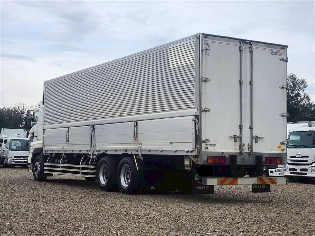 日野 プロフィア 大型 ウイング エアサス ベッドの中古トラック画像4