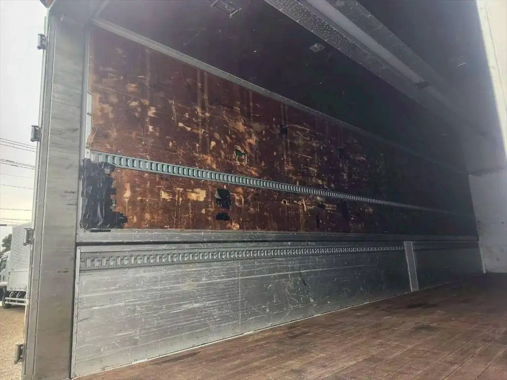 日野 プロフィア 大型 ウイング エアサス ベッドの中古トラック画像9