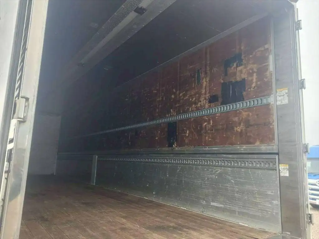 日野 プロフィア 大型 ウイング エアサス ベッドの中古トラック画像10