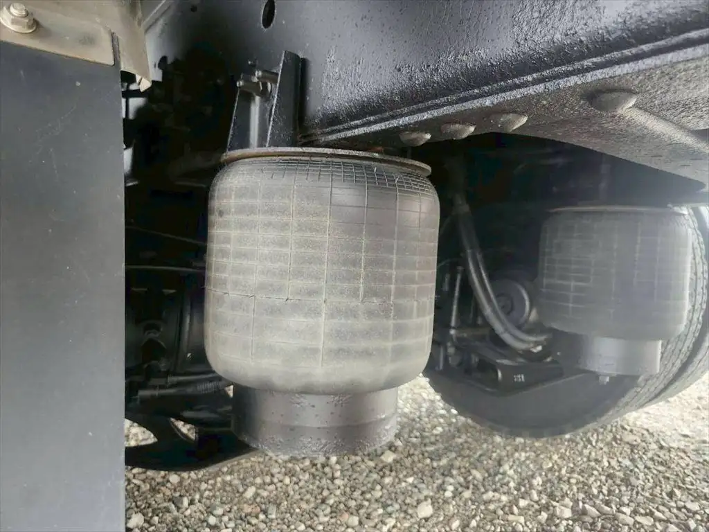 日野 プロフィア 大型 ウイング エアサス ベッドの中古トラック画像19