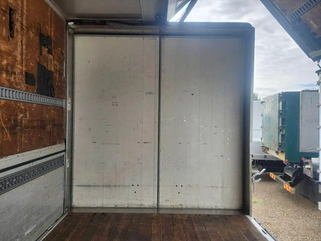 日野 プロフィア 大型 ウイング エアサス ベッドの中古トラック画像11