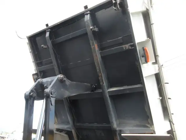 三菱 ファイター 中型/増トン ダンプ 土砂禁 天蓋付きの中古トラック画像16